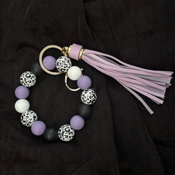 SET of 4 Leopard Print Beaded Bracelets with Tassel Keychain NEW - Picture 4 of 6